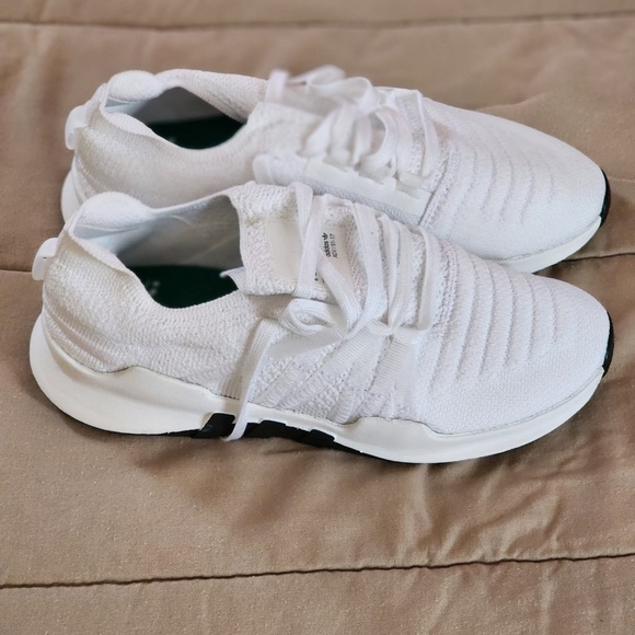 Adidas - Picture 2 of 4